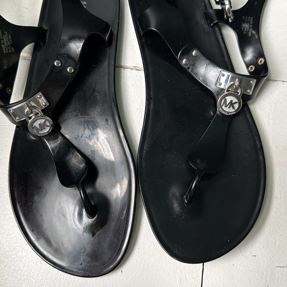 Michael Kors black flip flops silver details - Picture 2 of 2